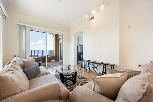 Building Photo - 2825 Palm Beach Blvd