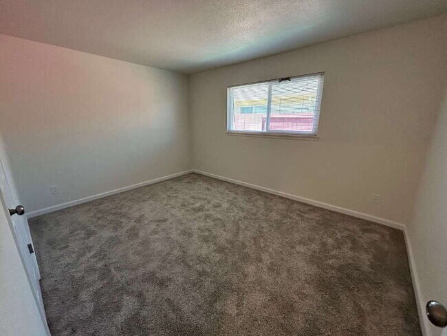 Building Photo - 1525 James St