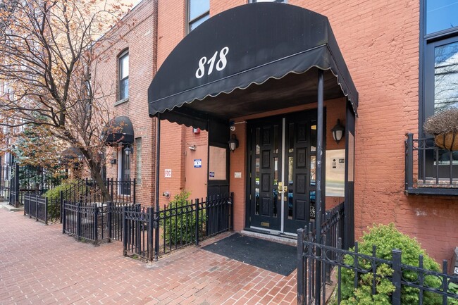 Building Photo - 818 Jefferson St
