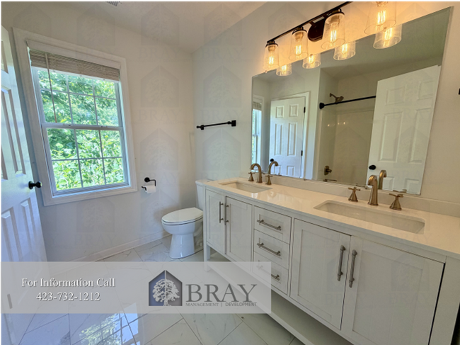 Building Photo - Updated spacious 4-Bedroom Near Boones Creek