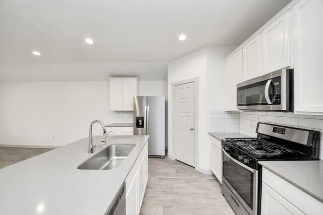 Building Photo - 7803 Golden Rubia Ln