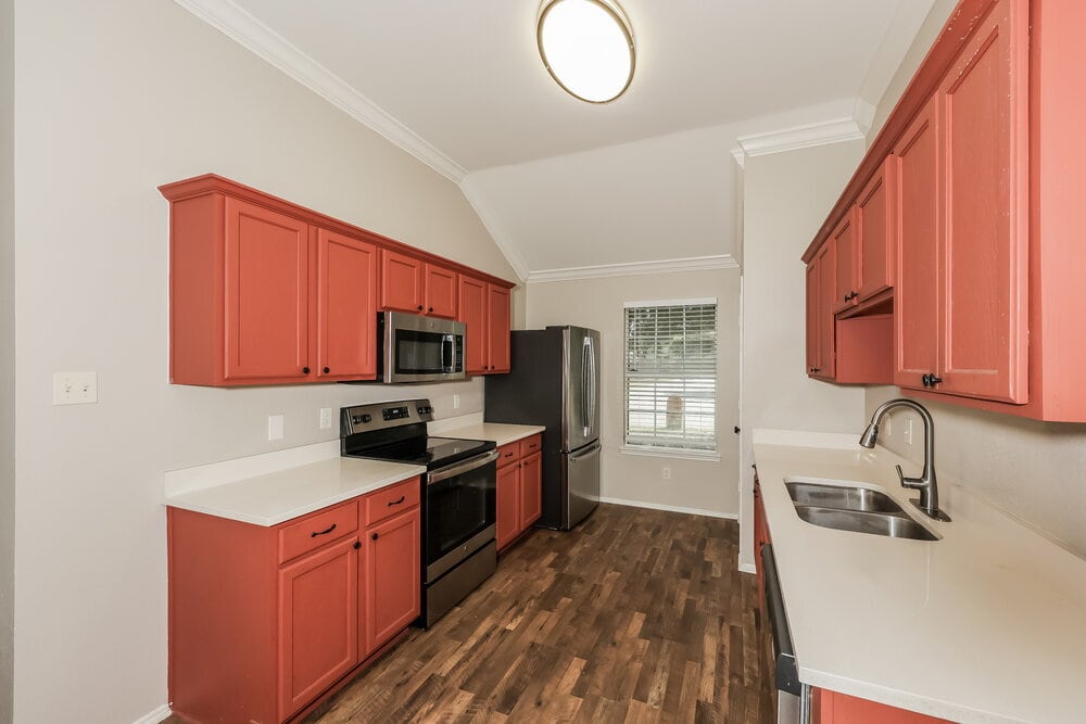 Building Photo - 1300 Maple Terrace Dr