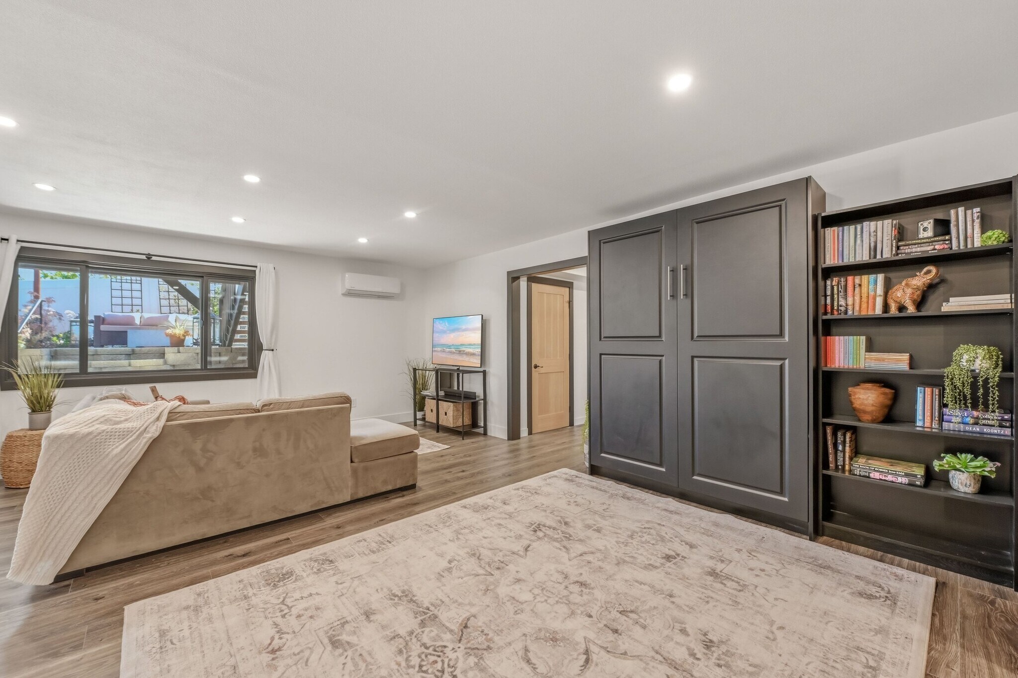 Building Photo - 234 Spanish Spur