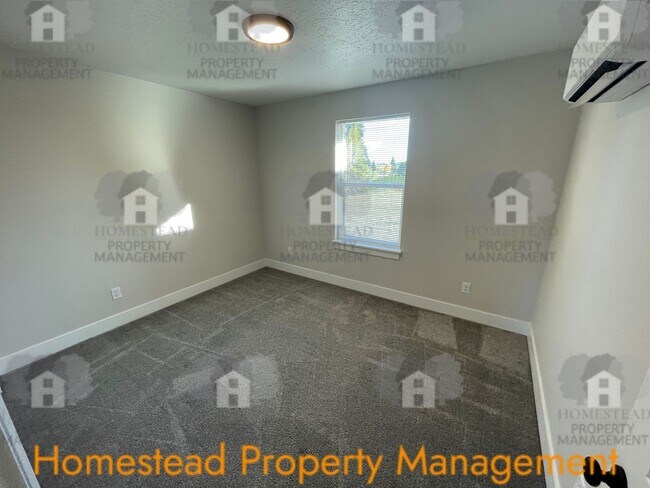 Building Photo - 644