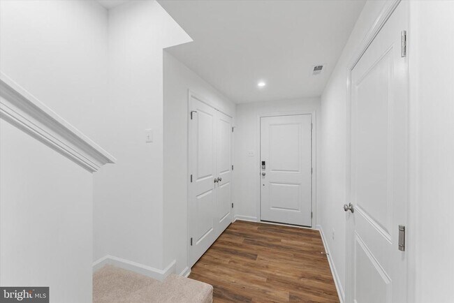 Building Photo - 501 Fontana Cir