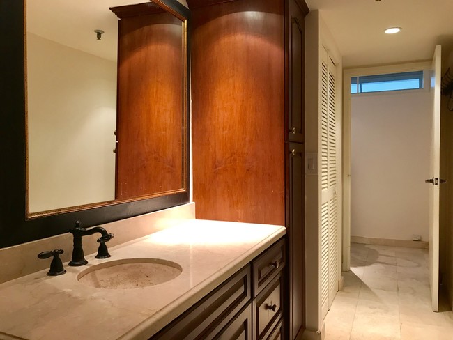 master bathroom - 2625 Collins Ave