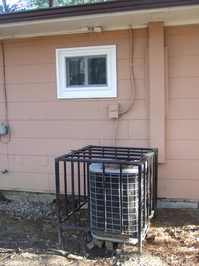 Building Photo - 626 Meadowview Dr