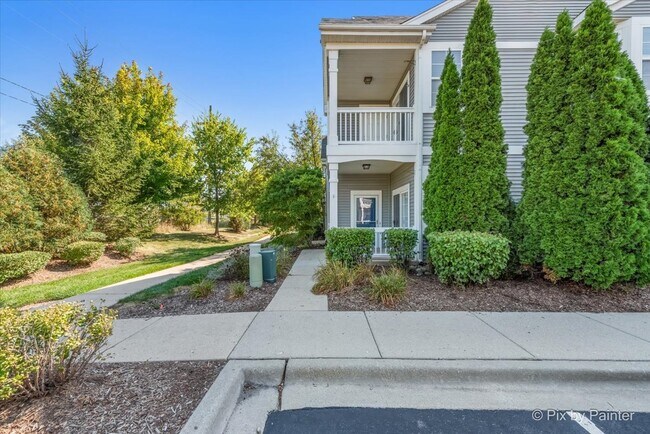 Building Photo - 2215 Aurora Dr