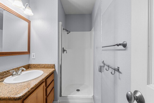 Building Photo - $200 Off First Months Rent! Flexible Lease...