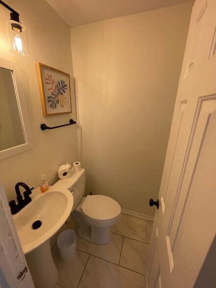 Building Photo - 297 Reinhard Ave
