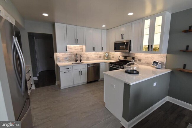 Building Photo - 1666 Parkcrest Cir