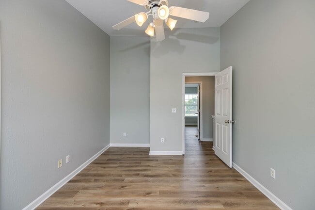 Building Photo - Lee Crossing Neighborhood, Easy access to ...