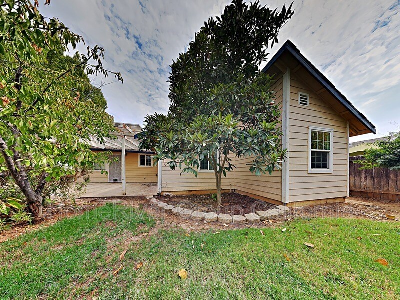 Building Photo - 3411 Mission Ave