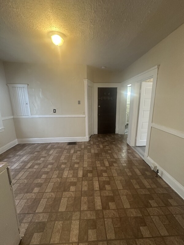 Building Photo - 2023 W 105th St