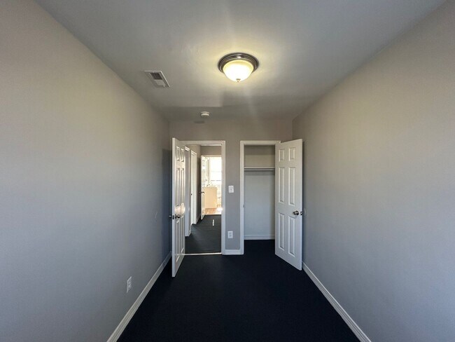 Building Photo - Baltimore - 4 bedrooms and 3 Bathrooms Available!