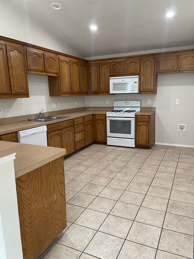 Building Photo - 2136 Ingrid Ln