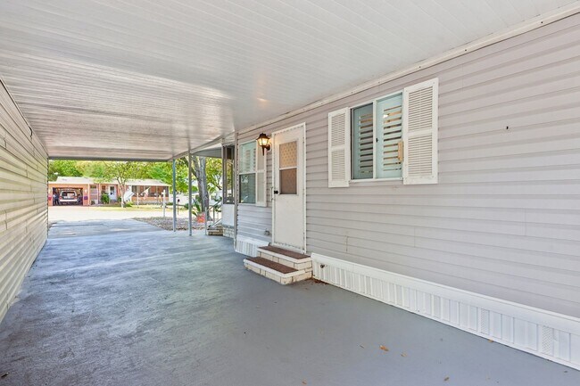 Building Photo - 39 Maplehurst Ave