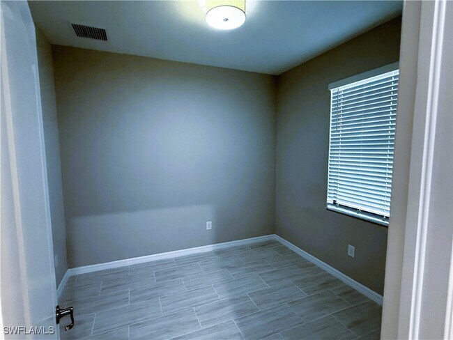 Building Photo - 9444 Glenforest Dr