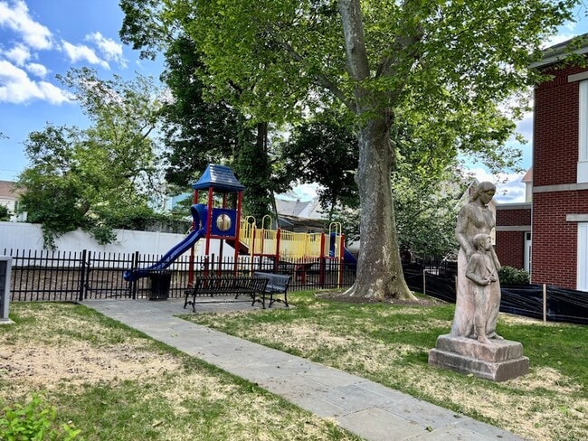 Building Photo - 54 Fairgate Dr