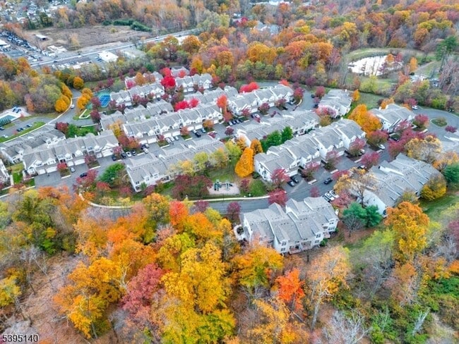 Building Photo - 105 Wallace Ct