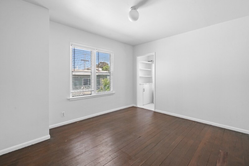 Building Photo - 220 Rose Ave