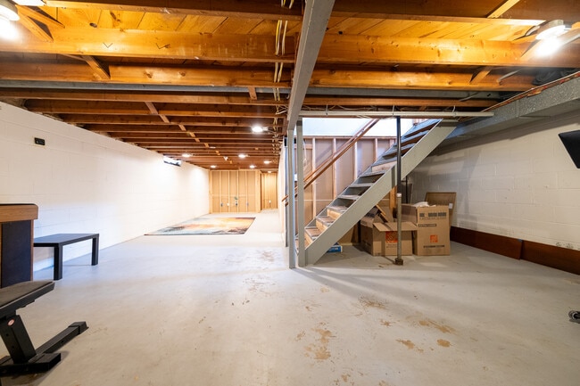 Building Photo - 9433 Chicago Ave