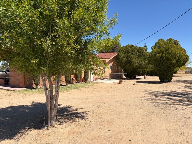 Building Photo - 3Bedroom/1.5 Bath Homeon 2.5 Acres...Rural Living At It's Best and For Only $2100 a Month