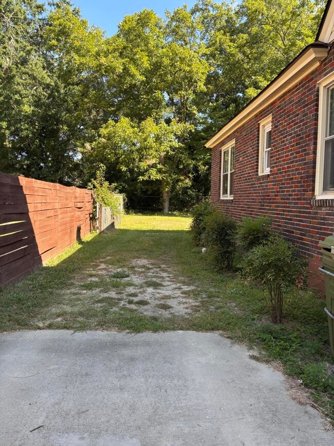 Building Photo - 41 W Charlotte Ave