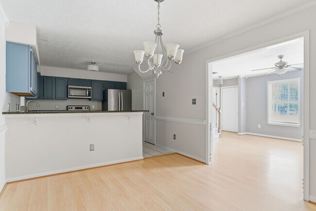 Building Photo - Covenient location in Fox Ridge subdivisio...