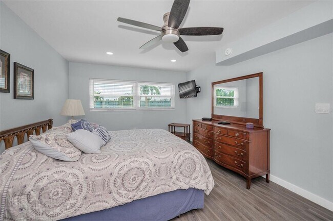 Building Photo - 300 64th Ave