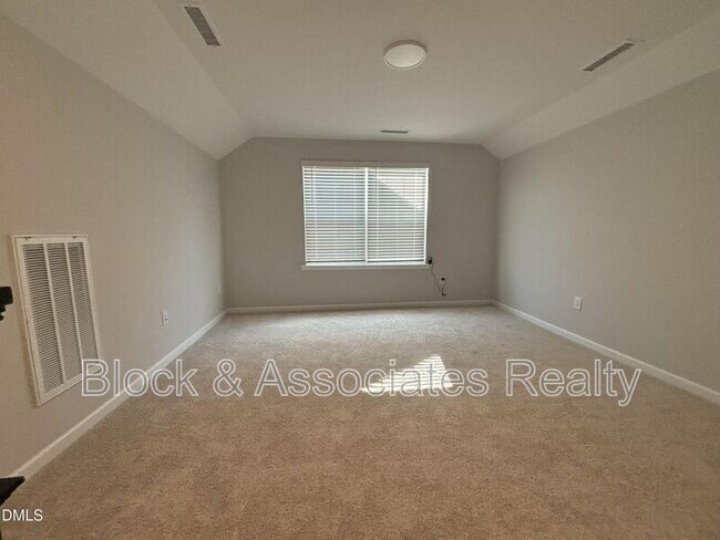 Building Photo - 2105 Goudy Dr