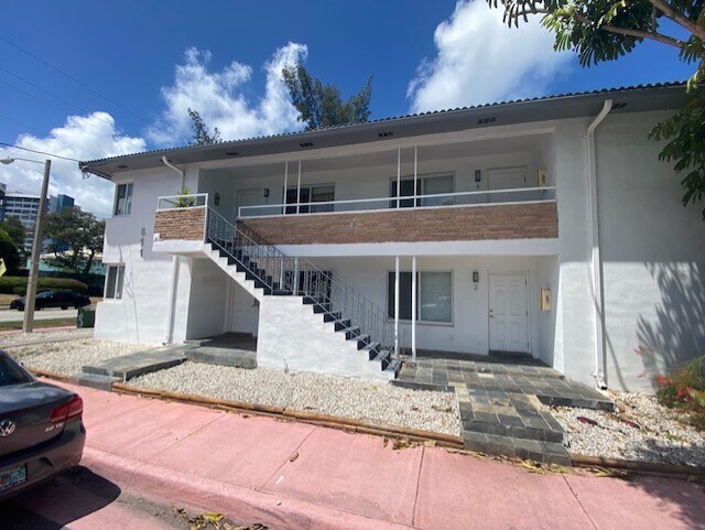 Building Photo - 611 74th St