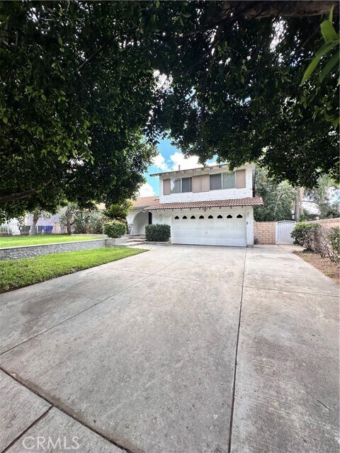 Building Photo - 2415 Mercedes Ave