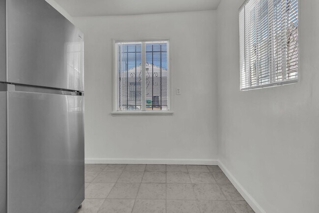 Building Photo - 447 E 101st St