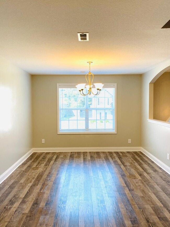 Building Photo - Luxury Home