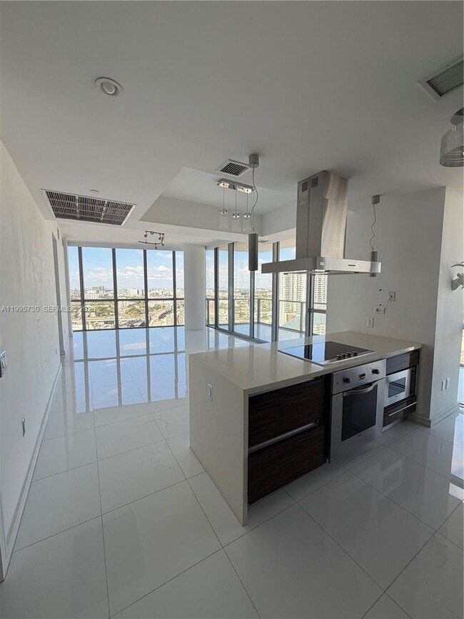 Building Photo - 1100 Biscayne Blvd