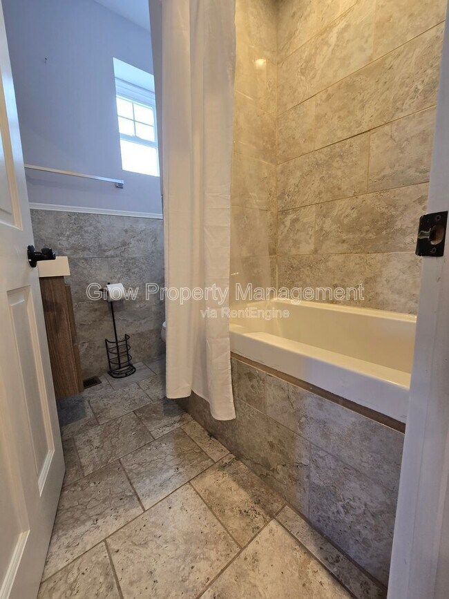 Building Photo - 1649 S Bailey St