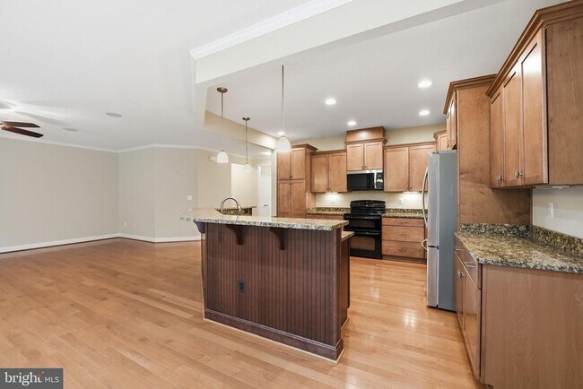Building Photo - 42240 Hiddenwood Ln