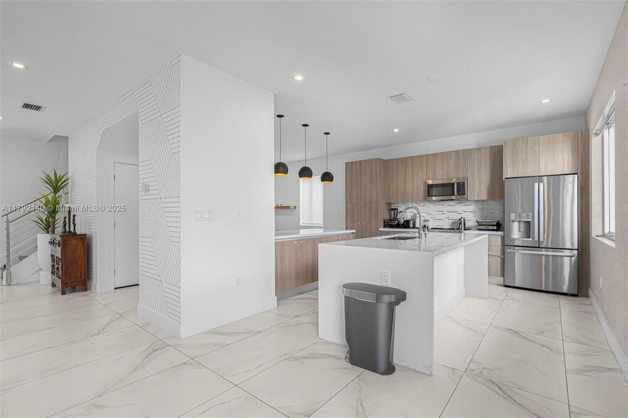 Building Photo - 10373 NW 68th Ter