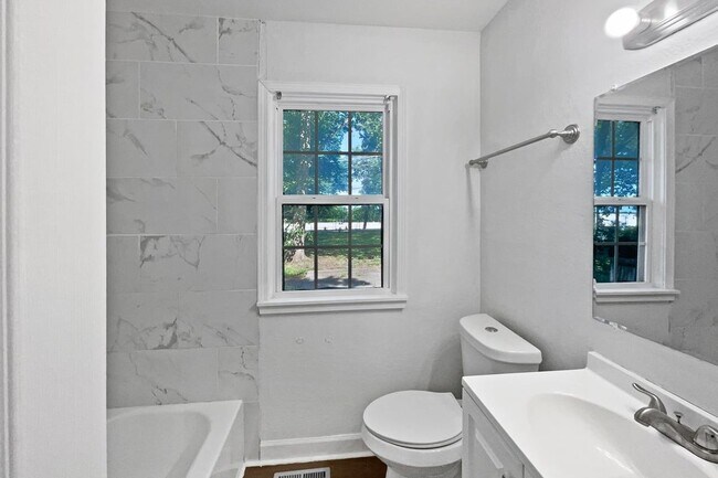 Building Photo - 10014 Hardesty Ave