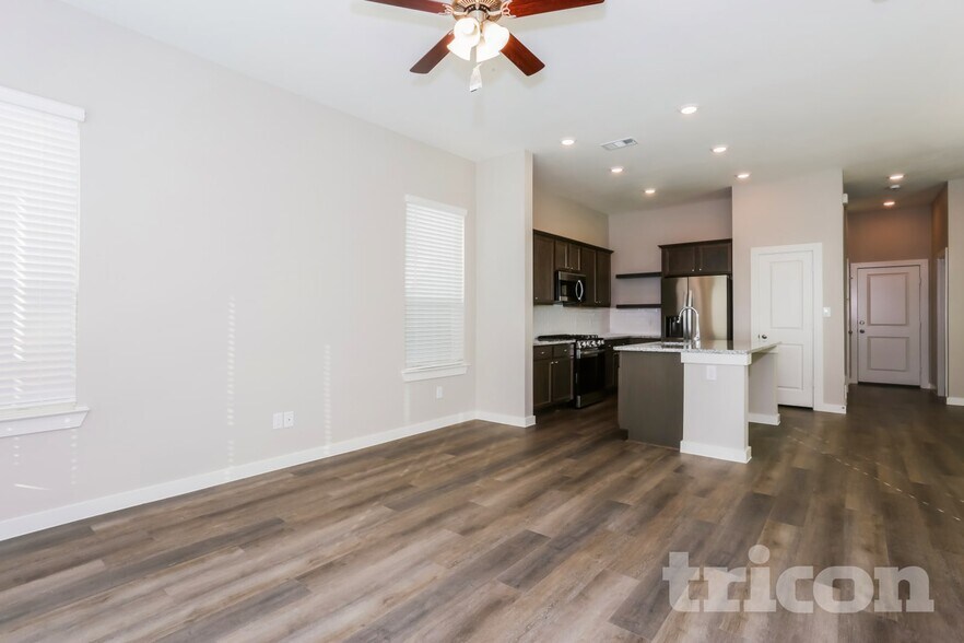 Building Photo - 832 Thorn Hill Dr