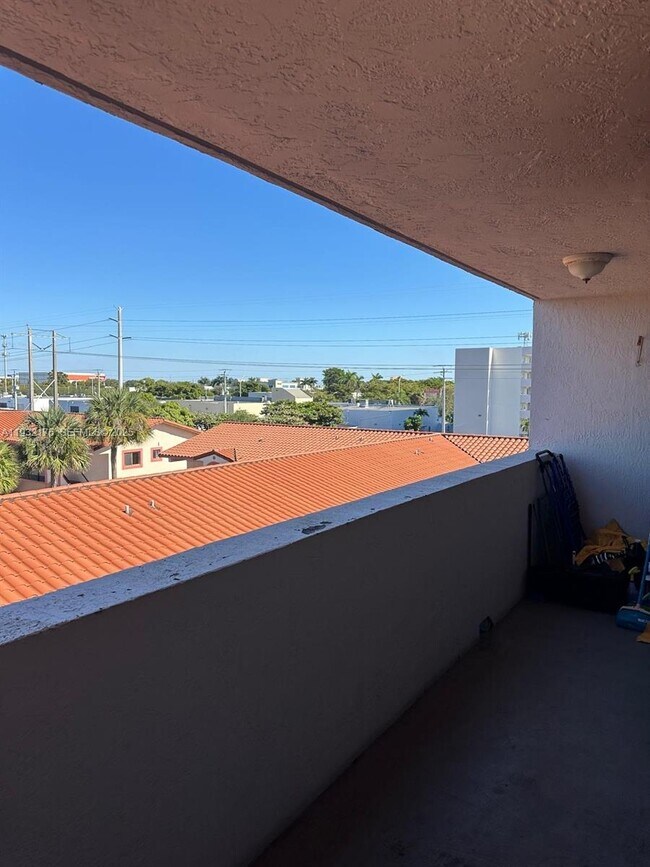 Building Photo - 6091 W 22nd Ct