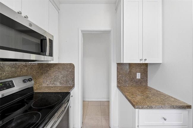 Building Photo - 3255 SW 60th Ave