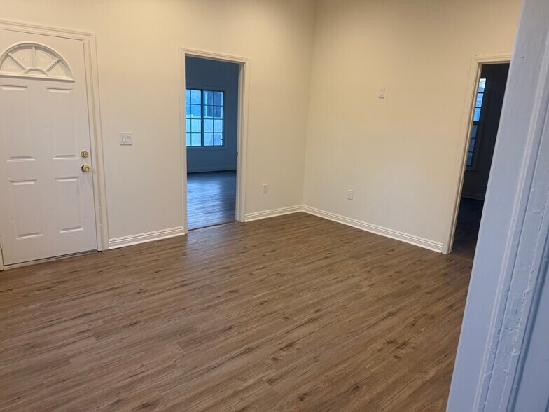 Building Photo - 2108 Casitas Ave
