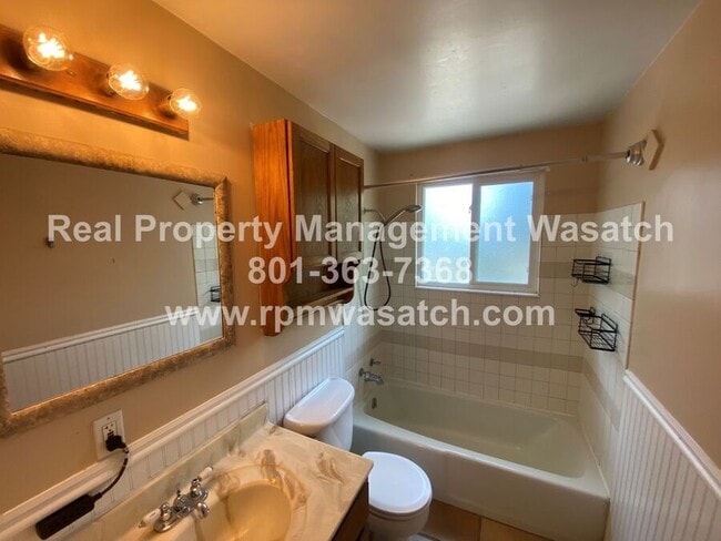 Building Photo - 1098 E Violet Cir