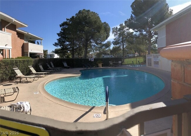 Building Photo - 2822 Loveland Dr