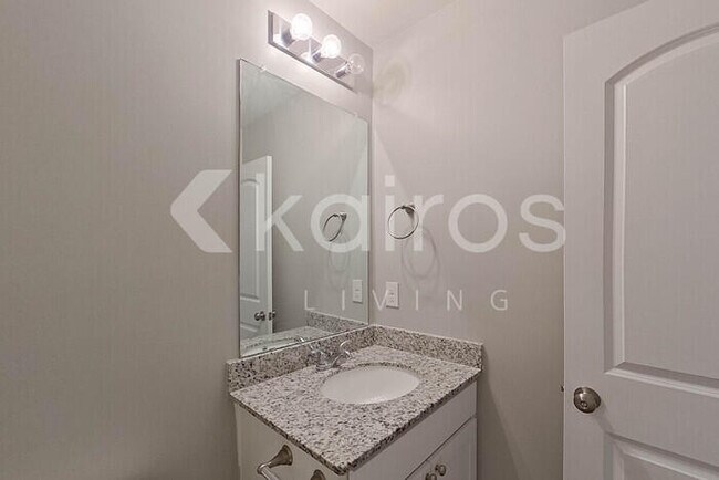 Building Photo - 305 Cedar Ridge