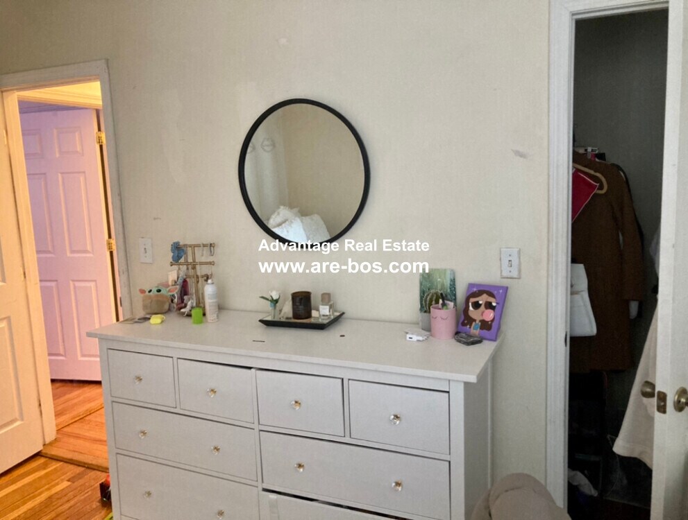 Building Photo - 62 Egmont St