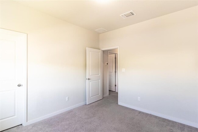 Building Photo - 605 W South St