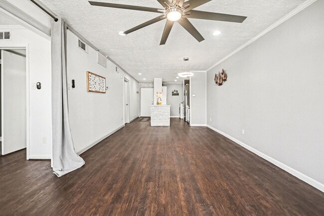 Building Photo - 307 Yacht Club Ln